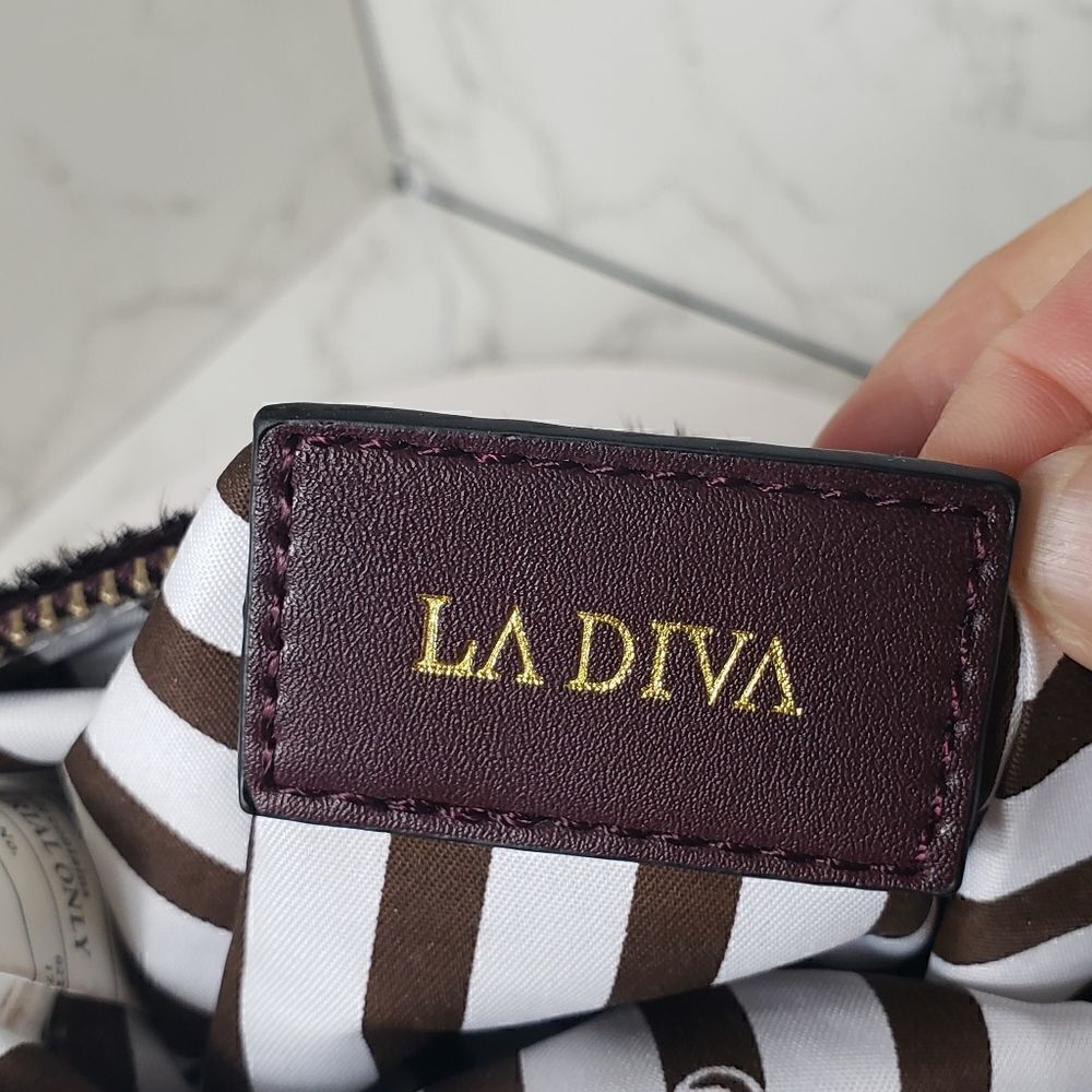 LA DIVA Leather & Faux Fur Envelope Crossbody Wristlet Bag - Picture 9 of 16